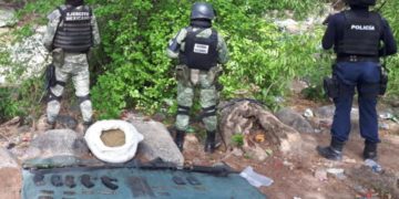 Aseguran armas y droga en puesto de “halcones” en Huetamo