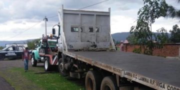 Policía Municipal de Cotija y Guardia Nacional recuperan camión robado con violencia