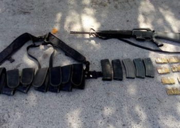 Capturan a sicario con armamento en Aguililla