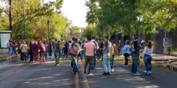 Normalistas continúan protestas en Morelia
