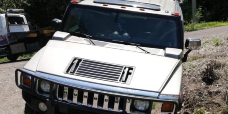Aseguran Hummer blindada y baleada en Parácuaro