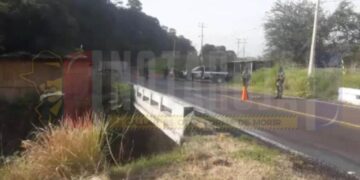 Encuentran cadáver desollado en la Uruapan-Lombardía