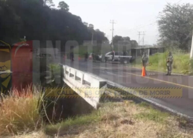 Encuentran cadáver desollado en la Uruapan-Lombardía