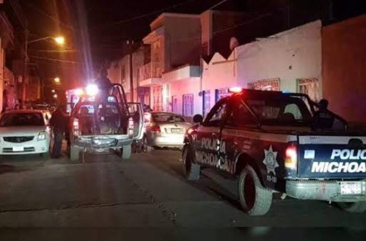 Ejecutan a hombre y le clavan cuchillo en Zamora