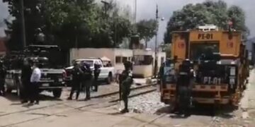Antimotines desalojan a normalistas que bloquearon vías en Uruapan