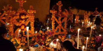 Covid-19 amenaza con cancelar Noche de Muertos en Pátzcuaro