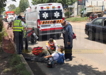 Joven resulta herido tras derrapar su moto en Morelia