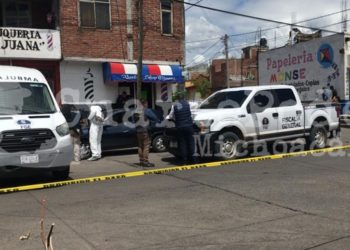 Sicarios asesinan a hombre en Barbería de Morelia