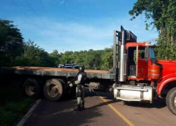 Continúan enfrentamientos y “narcobloqueos” en Aguililla