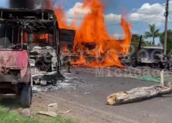 Enfrentamiento entre sicarios desata “narcobloqueos” en Aguililla