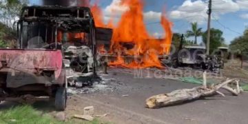 Enfrentamiento entre sicarios desata “narcobloqueos” en Aguililla