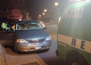 Mujer da a luz en calle de Zamora, tras encontrar cerrada una clínica del IMSS
