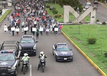 Normalistas protestan en Morelia