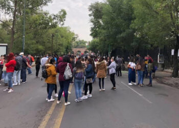 Con bloqueo, normalistas exigen plazas automáticas