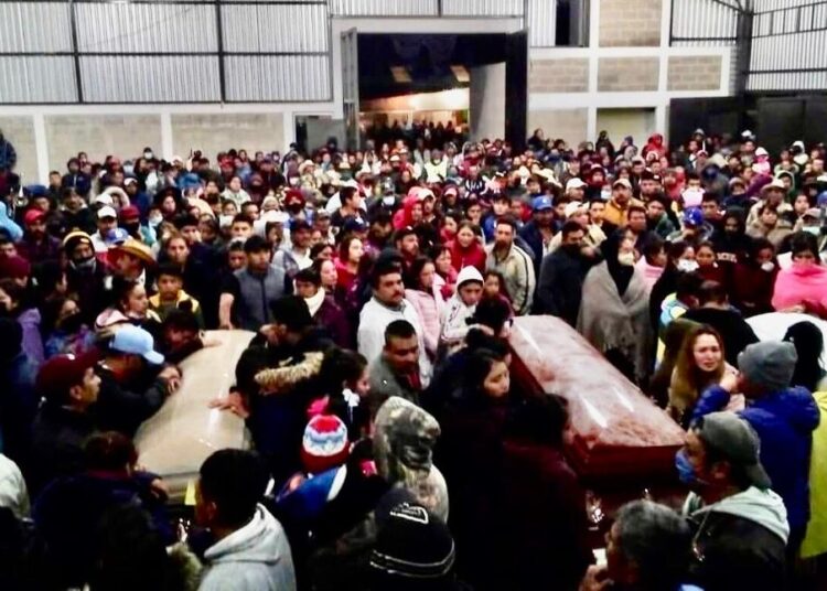 Habitantes de Ocampo exigen justicia por asesinato de 7 albañiles