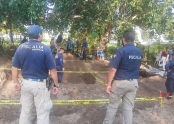 Encuentran 53 huesos humanos en “narcofosa” en Coahuayana