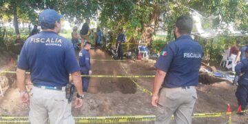 Encuentran 53 huesos humanos en “narcofosa” en Coahuayana