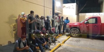 Indígenas incendian vehículo y retienen 16 más en Nahuatzen