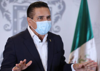 Abaten a presunta sicaria y detienen a dos hombres en Uruapan