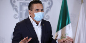 Abaten a presunta sicaria y detienen a dos hombres en Uruapan