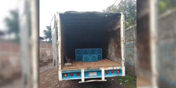 Caen dos con aguacate robado y réplica de rifle en Uruapan