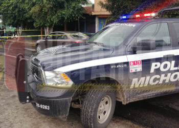 Asaltantes balean a automovilista en periférico de Morelia