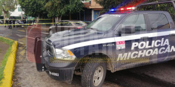 Asaltantes balean a automovilista en periférico de Morelia