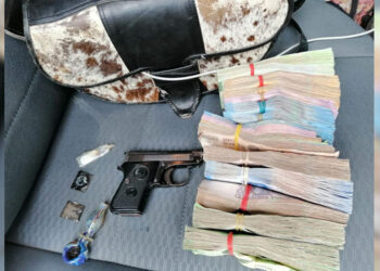 Detiene a hombre con 235 mil pesos, pistola y droga en Contepec