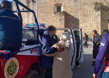 Rescatan a joven extraviado en Cerro del Cacique, en Zitácuaro