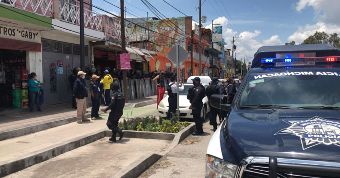 Riñen taxistas y granaderos en poniente de Morelia