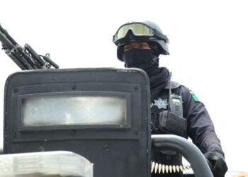 Caen siete con armas de fuego y drogas en Uruapan