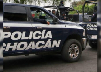Caen tres con droga y arma hechiza en Uruapan
