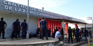 Abaten a presunta sicaria y detienen a dos hombres en Uruapan