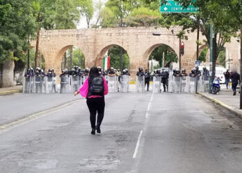 Normalistas y CNTE protestan en Finanzas en Morelia