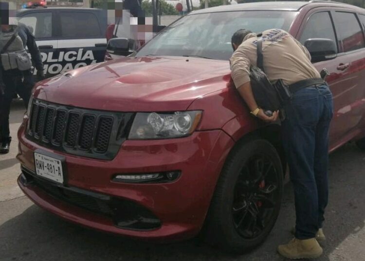 Cae uno con camioneta blindada robada en Apatzingán