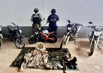 Aseguran droga, equipo táctico y motocicletas a sicarios de Tiquicheo