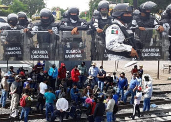 CNTE amplia bloqueos ferroviarios en Michoacán; 10 trenes varados