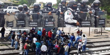 CNTE amplia bloqueos ferroviarios en Michoacán; 10 trenes varados