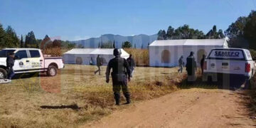 Hallan los cuerpos de dos hombres con ropa militar en Zitácuaro