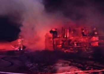 Se incendia camión en la autopista de Occidente
