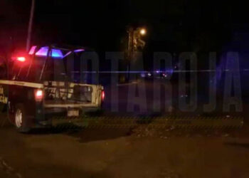 Abandonan cadáver con “narcomensaje” en Uruapan