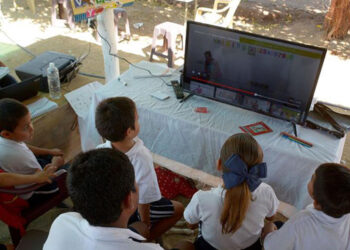 Abandonan cadáver con “narcomensaje” en Uruapan