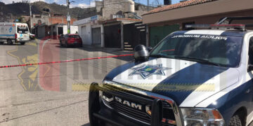 Sicarios ejecutan a dos hombres y hieren a mujer en El Punhuato