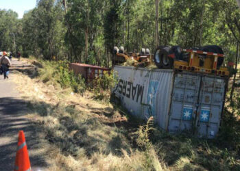 Vuelca tráiler en la Morelia-Pátzcuaro
