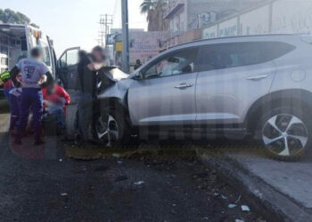 Choque de “combi” de pasajeros deja 5 heridos en Morelia