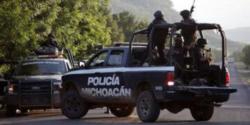 Sicarios balean e incendian empacadoras en Tingüindín y Peribán