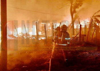 Arden casas de “paracaidistas” en cerro del Quinceo