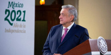Reaparece AMLO tras padecer COVID-19