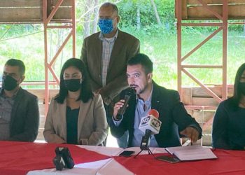 Chava Cortés, alcalde electo de Charo, presenta su gabinete