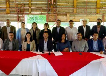 Chava Cortés, alcalde electo de Charo, presenta su gabinete